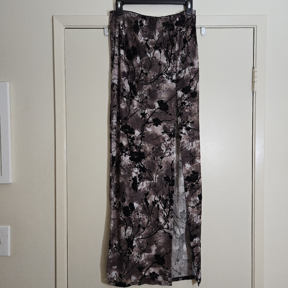 PrettyLittleThing Sheer Floral Print Maxi Skirt in Brown and Black US Size 8